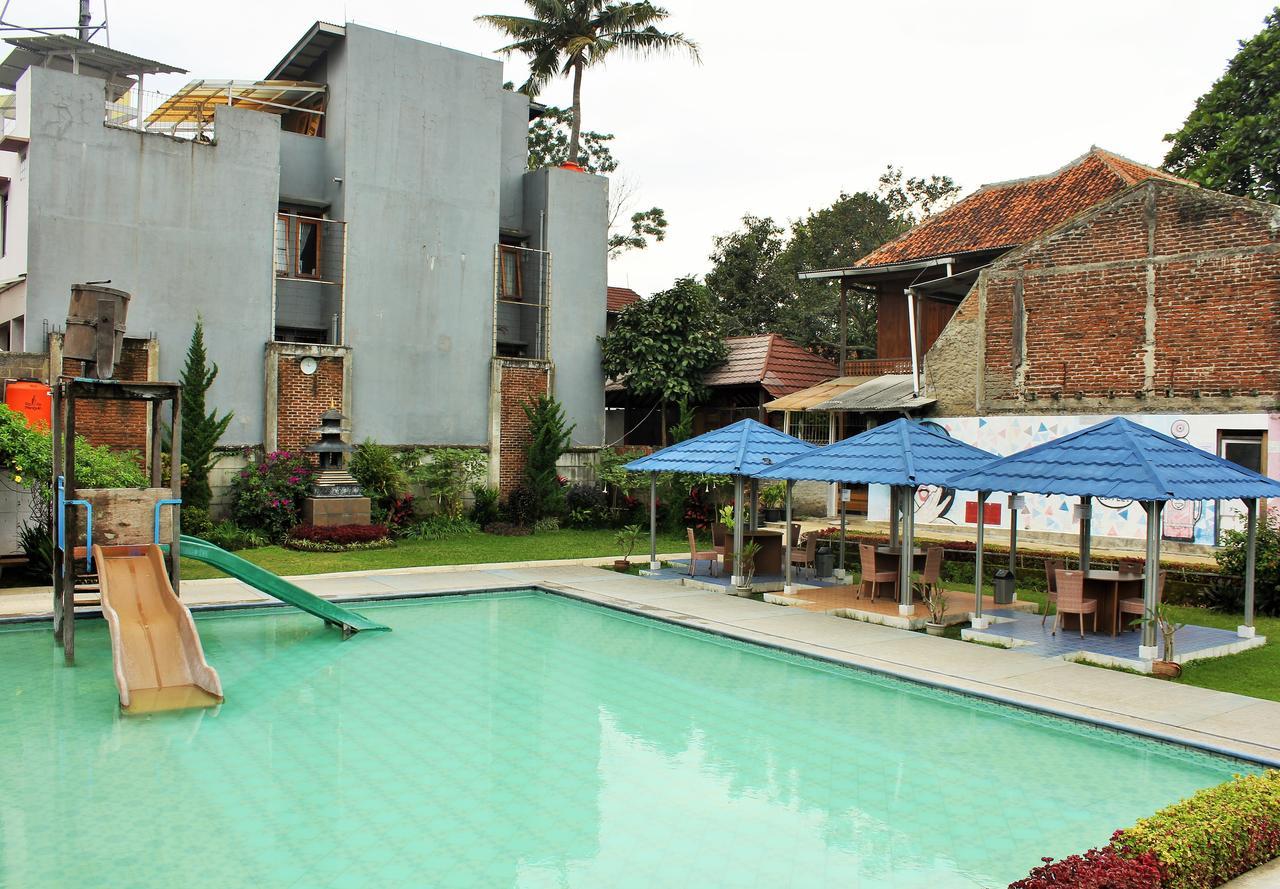 RedDoorz Hostel @ Dago 2 Bandung Exterior foto