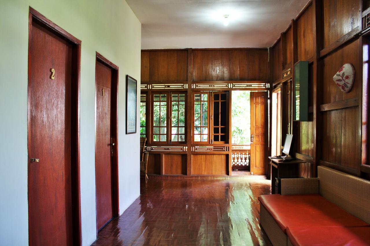 RedDoorz Hostel @ Dago 2 Bandung Exterior foto