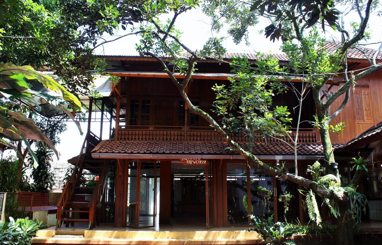 RedDoorz Hostel @ Dago 2 Bandung Exterior foto